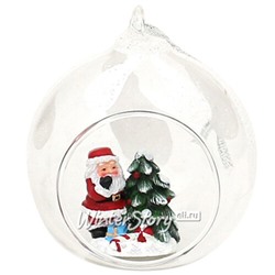 Шар с композицией Лесная сказка - Санта с подарком у нарядной ёлочки 9 см, стекло, подвеска (Sigro)