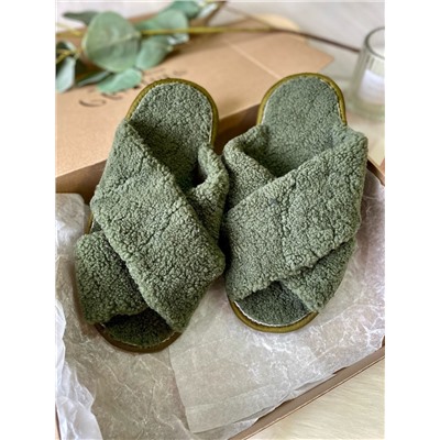 Тапочки-плетёнки из меха кёрли "Премиум"/зелёный