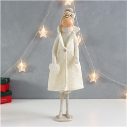 Кукла интерьерная "Девушка в белом пальто с сердечком" 17х10х50 см