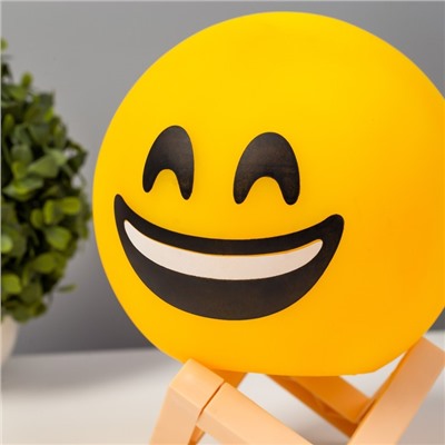 Ночник Смайл улыбки LED от батареек 3хААА желтый 14х14х18 см RISALUX