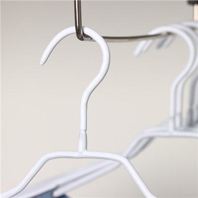 Плечики-вешалки для одежды антискользящие, 5 шт, 39×20,5 см, металл с ПВХ покрытием, цвет белый