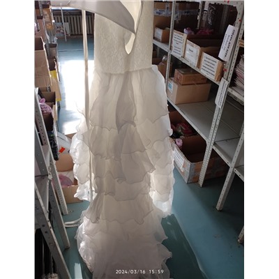 Свадебное платье, цвет экрю,  со шлейфом