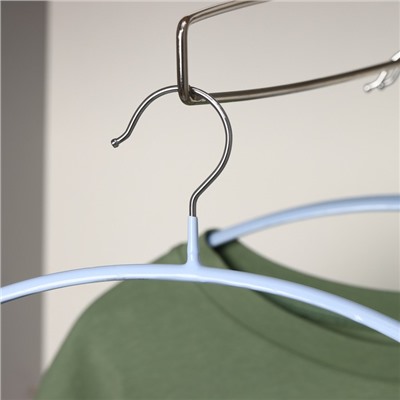 Плечики-вешалки для одежды антискользящие Доляна «Мята», 3 шт, 42×20 см, металл с ПВХ покрытием, цвет синий