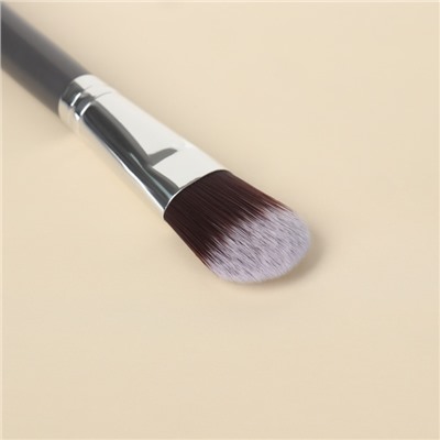 Кисть для макияжа «Brush GRAPHITE», 17 (+/- 1) см, цвет тёмно-серый/серебристый