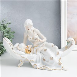 Сувенир керамика "Мама с малышом на софе" 19х29х14 см