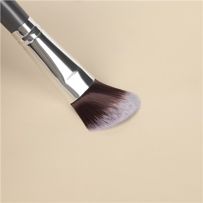 Кисть для макияжа «Brush GRAPHITE», 17 (+/- 1) см, цвет тёмно-серый/серебристый