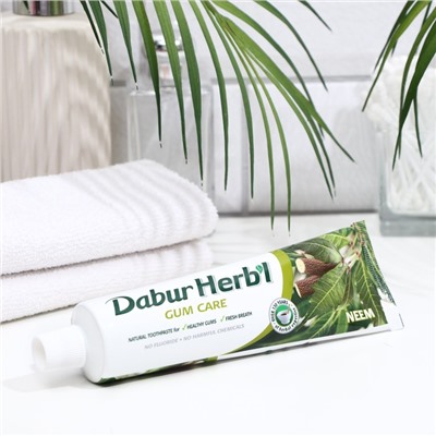 Набор Dabur Herb'l ним: зубная паста, 150 г + зубная щётка