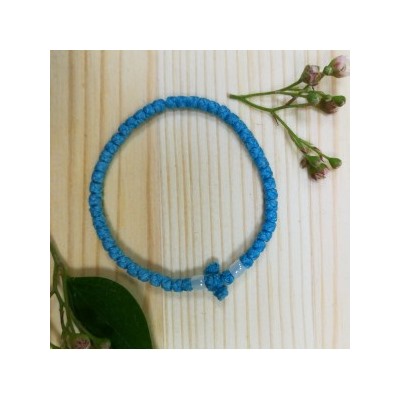 Голубой комбоскини (вязаный браслет) с двумя белыми бусинами, Афон