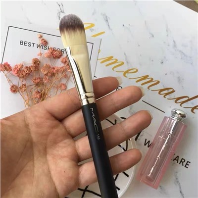 Плоская кисть МАС 190 Foundation Brush