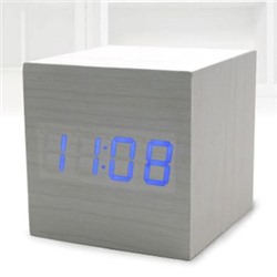 Часы-будильник "Деревянный Куб" белое дерево синие цифры