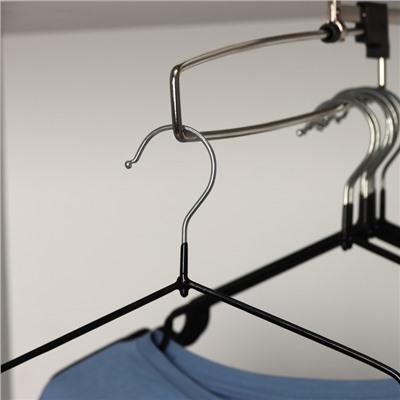 Плечики-вешалки для одежды антискользящие Доляна, 10 шт, 40×20 см, металл с ПВХ покрытием, цвет чёрный