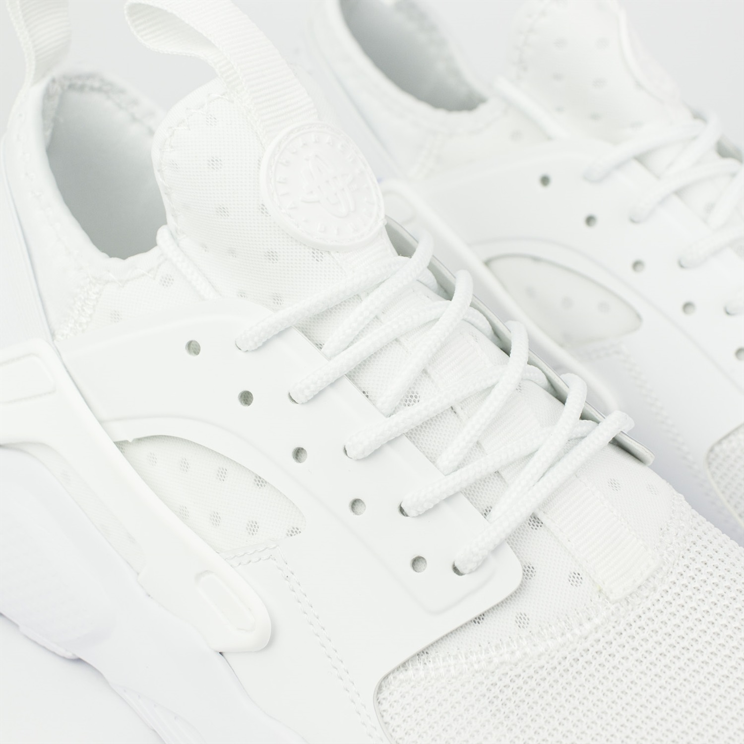 Nike huarache shoes white hotsell