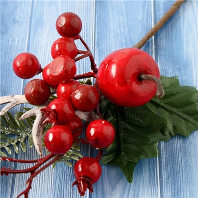 Декор "Зимнее очарование" красное яблоко ягоды хвоя, 20 см